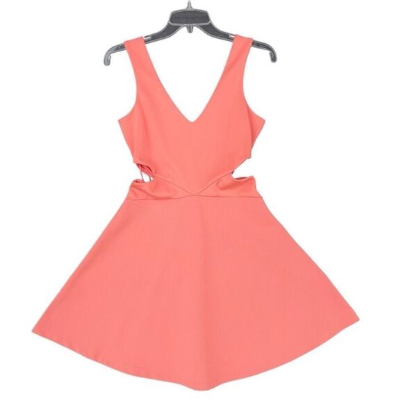 NEW GIANNI BINI Peachy Pink Cut Out Mini Dress V Neck A-Line Zip Women’s Small - Picture 1 of 10